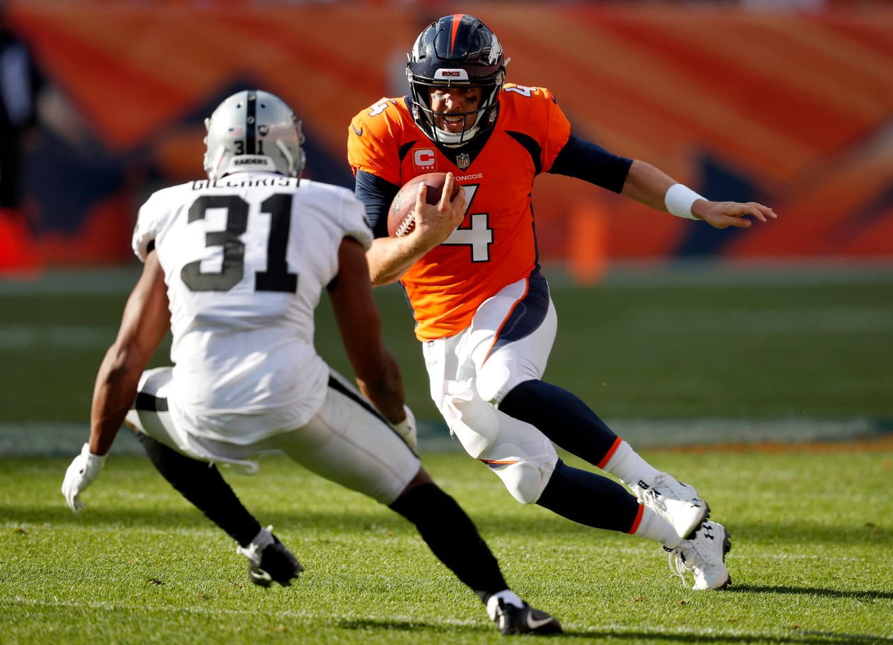 Restando 5:58 del último cuarto Case Keenum (4) llevó el balón una yarda hasta la zona de anotación para acercar a los Broncos 19-17 y con esperanzas de un milagro. La defensa le dio una oportunidad.
