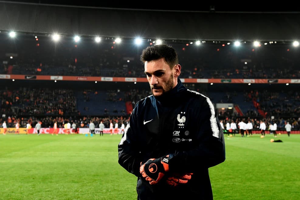 Mientras los jugadores entraban en calor, las tribunas ya se iban llenando cada vez más.