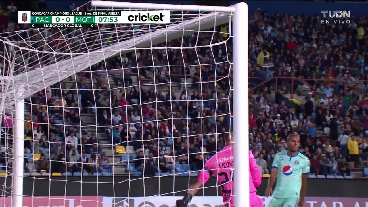 ¡TIRO ATAJADO! disparo por Luis Chávez.