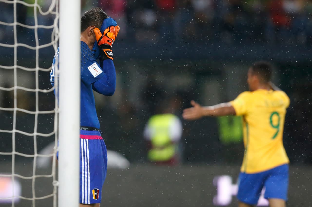 MERIDA, VENEZUELA - OCTOBER 11: Dani Hernandez goalkeeper of Venezuela reacts after conceding a goal during a match between Venezuela and Brazil as part of FIFA 2018 World Cup Qualifiers at Metropolitano Stadium on October 11, 2016 in Merida, Venezuela. (Photo by Nelson Pulido/LatinContent/Getty Images)