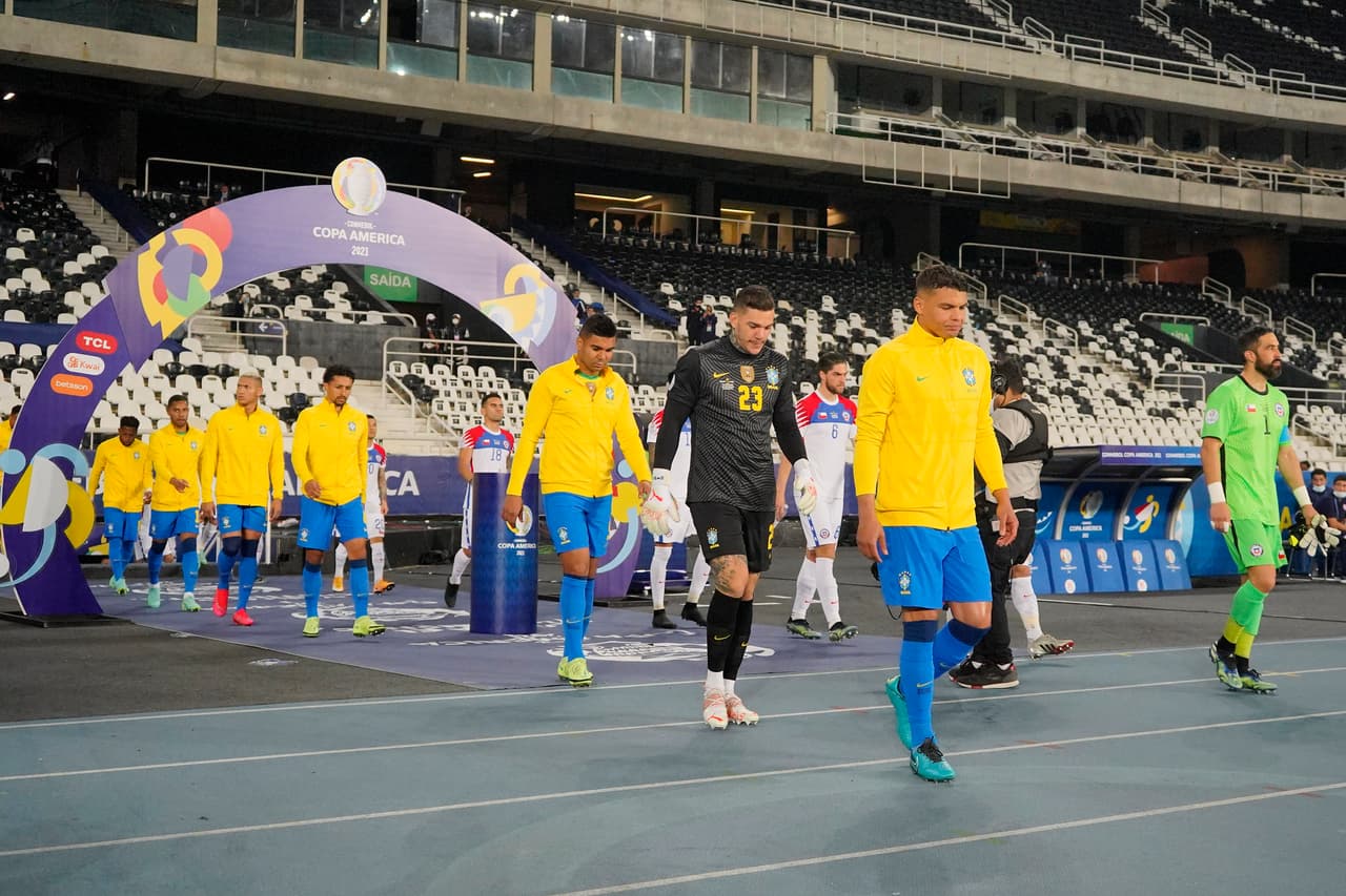 Brasil y Chile se presentaban en el Estadio Olímpico Nilton Santos para definir al segundo semifinalista de la Copa América.