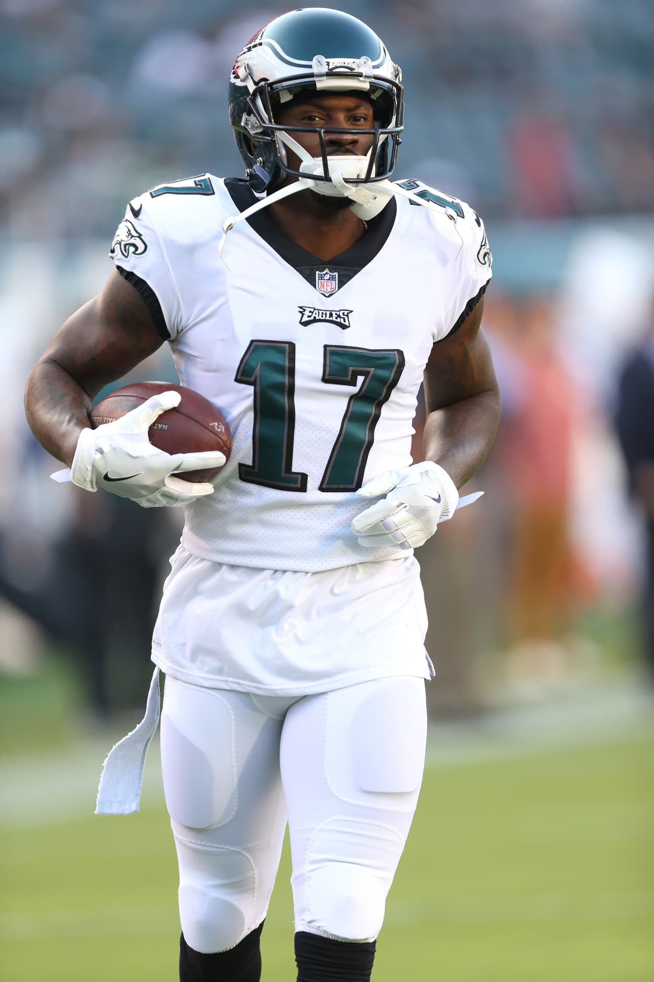 <i>El Roster</i>
<br>Altas: Philadelphia sí que invirtió para renovarse comenzando con el receptor veterano Alshon Jeffery (Bears) quien llega con cartel de figura. Firmaron a dos campeones con los Pats: DE Chris Long y el corredor LeGarrette Blount que puede ser una apuesta arriesgada. También contrataron a WR Torrey Smith (49ers) y la vuelta del QB Nick Foles (Chiefs).