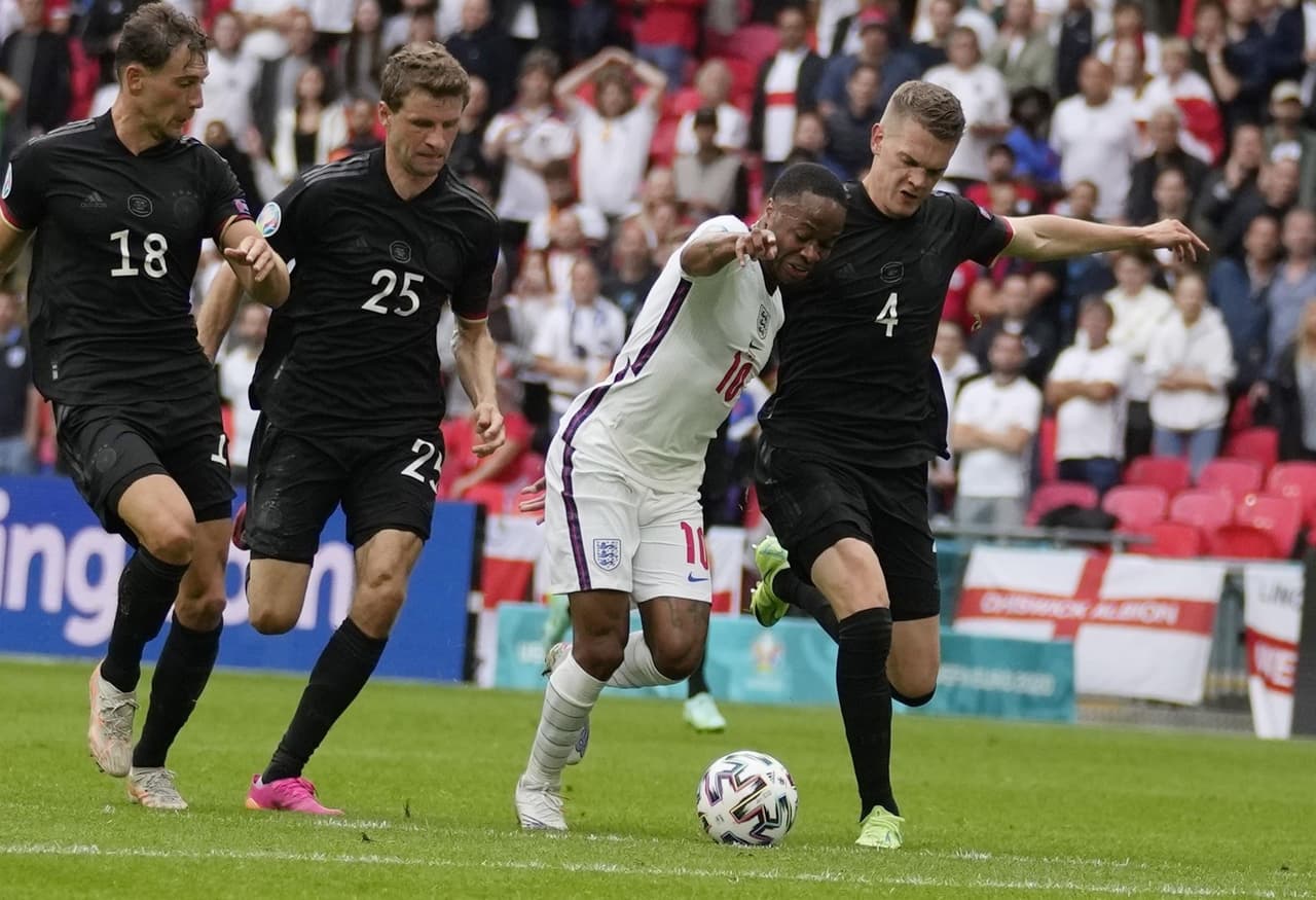Inglaterra derrota a Alemania 2-0 y califica sin problema a Cuartos de Final. Con anotaciones de Sterling y Kane, los 'Tres Leones' dejan fuera a los alemanes y los mandan a casa. El inglés Jack Grealish fue clave para las anotaciones.