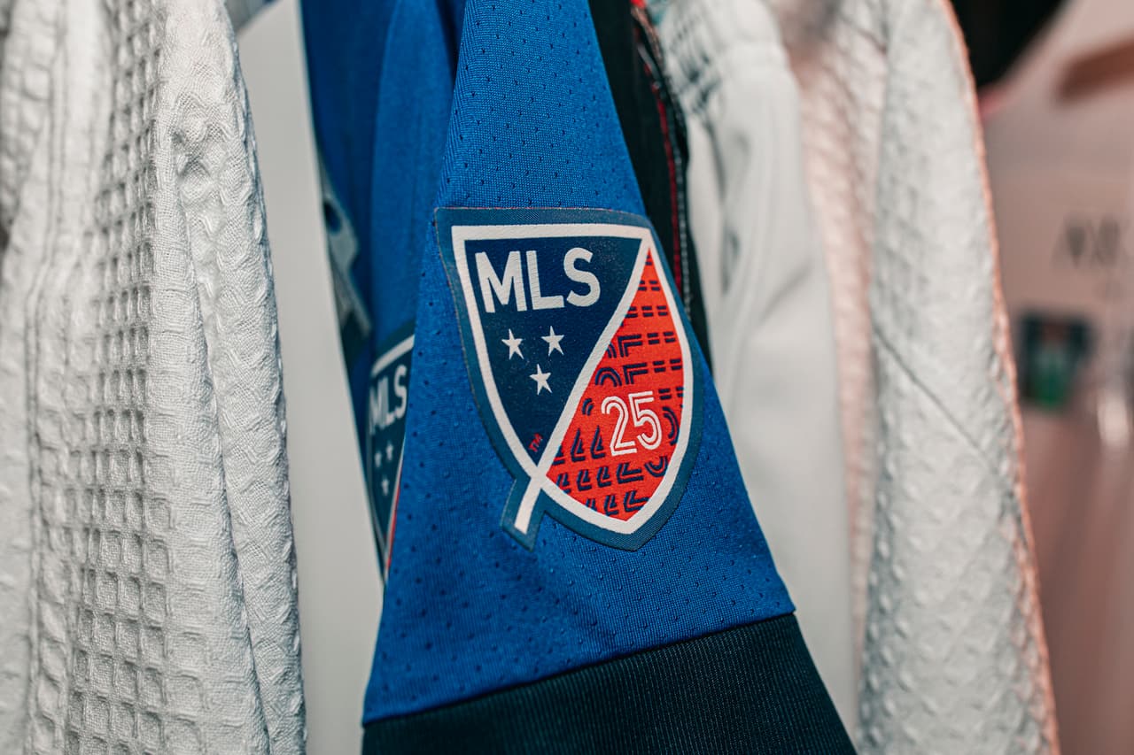 En esta edición tan especial de 'descubrimiento' de los nuevos uniformes, Major League Soccer acudió a personalidades, artistas, deportistas y viejas glorias de la liga para dar a conocer sus nuevas casacas.