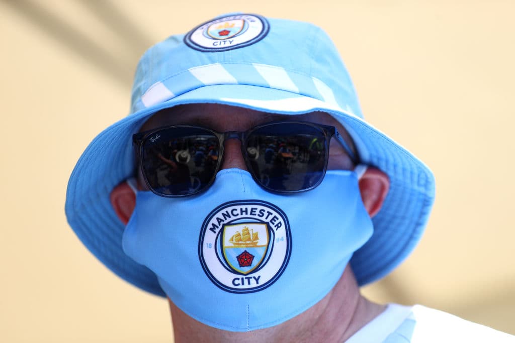 A horas del pitazo inicial de la gran final de la UEFA Champions League, aficionados del Chelsea y del Manchester City llegan al Fan Fest de Porto para comenzar con el apoyo a sus clubes.