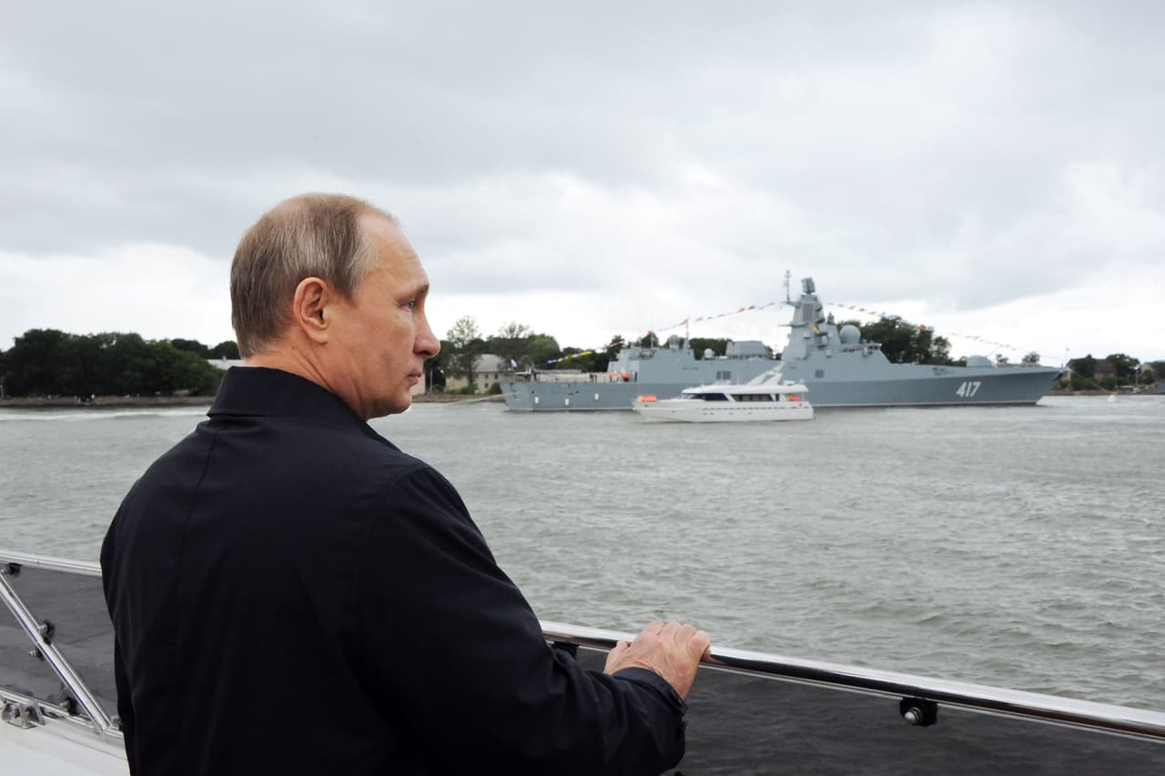 Pero también hay una importante base naval de las fuerzas armadas de Rusia. Se calcula que hay casi 12 mil soldados estacionados en Kaliningrado, pues la ciudad tenía importancia estratégica durante la Guerra Fría.