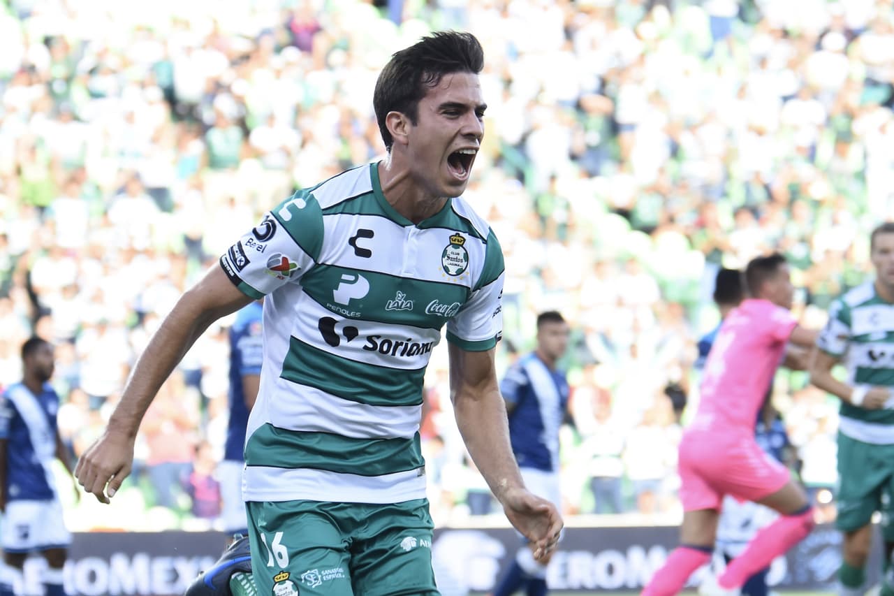 La gran revelación en Santos súper líder es el medio de contención Ulises Rivas, que desbancó a ‘Gallito’ Vázquez.