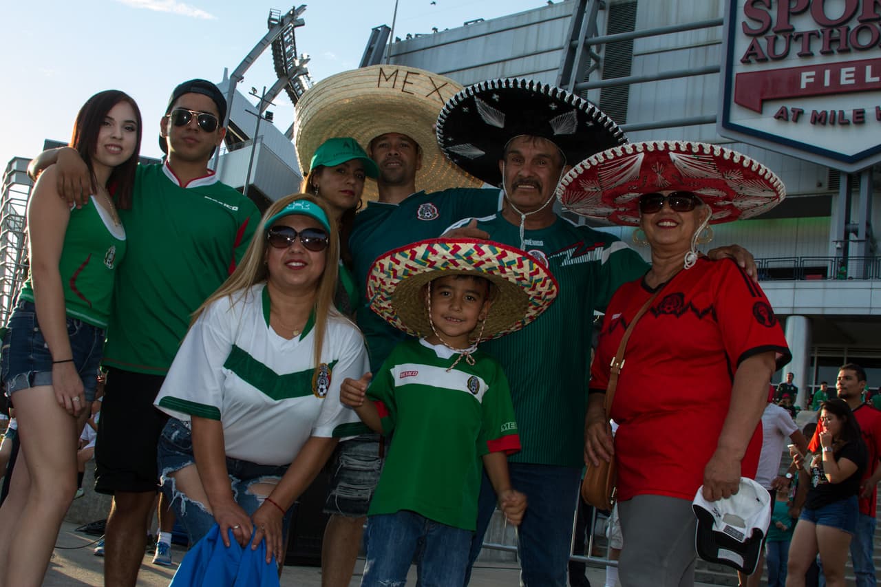 Las familias de México se reunieron alrededor de su apoyo a la selección mexicana.