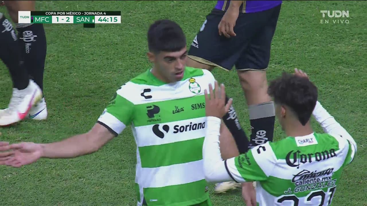 ¡Zapatazo al ángulo! Brunetta la manda a guardar y Santos marca el 1-2