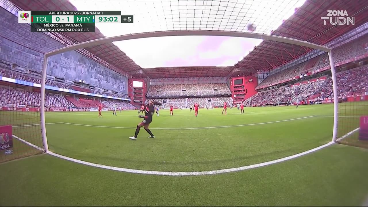 ¡Travesaño evita el segundo de Rayadas!