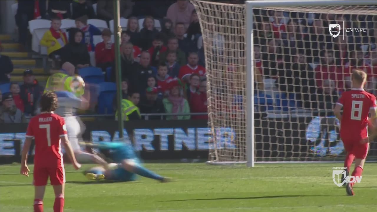 ¡Eslovaquia casi le empata a Gales a través de rebotes carambolescos!