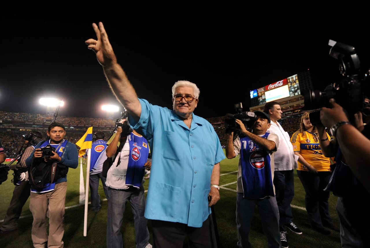 Miloc se convirtió en leyenda de Tigres al sacar campeón al equipo por primera vez en como técnicno en 1978 y luego repetir en 1982 con el club felino.