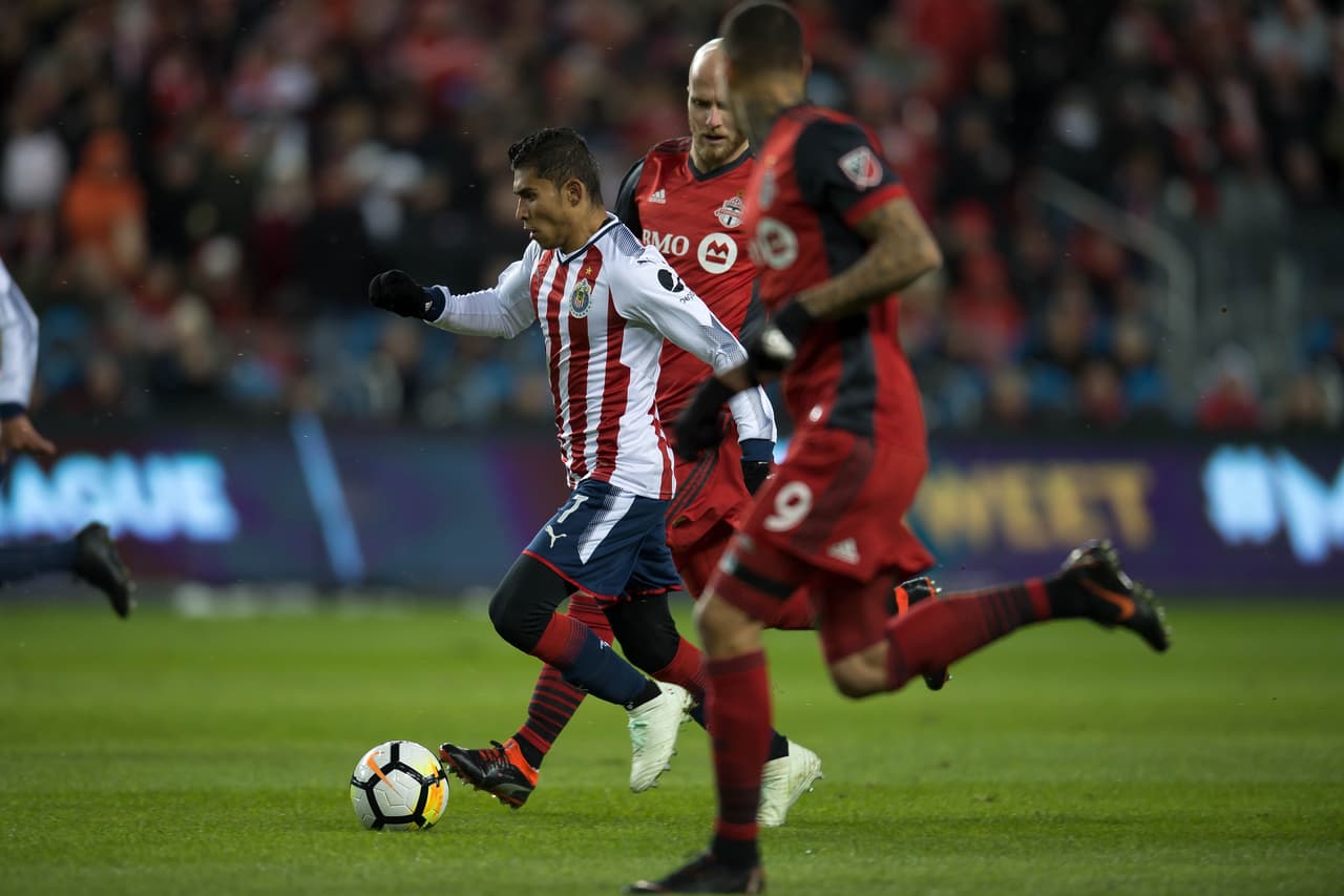 El segundo tiempo tuvo de nuevo la intención de Chivas de Guadalajara para buscar el triunfo.