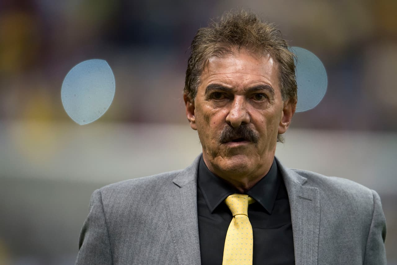 La experiencia lo llevó al América, donde de joven alguna vez estuvo con malos recuerdos y al que llevó a la final del Apertura 2016, en la que cayó. Su poco más de seis décadas de vida son evidentes.