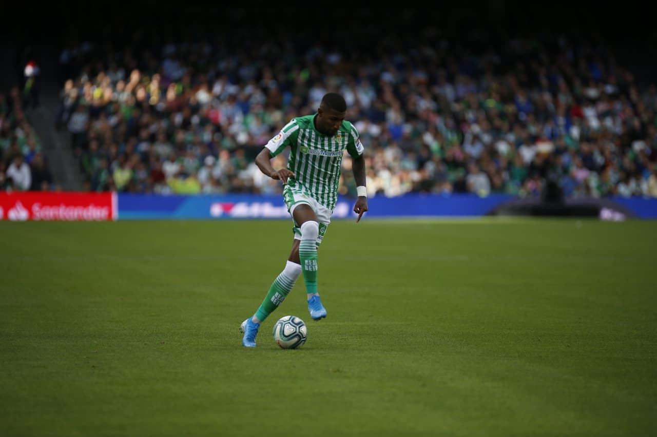 Gomez (32’) abrió el marcador para Valencia y Joaquín Sánchez (37’) emparejó los cartones.