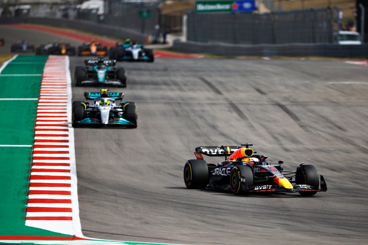 Brad Pitt, Pharrell Williams y Ed Sheeran atestiguaron el triunfo de Red Bull en el GP de Estados Unidos.