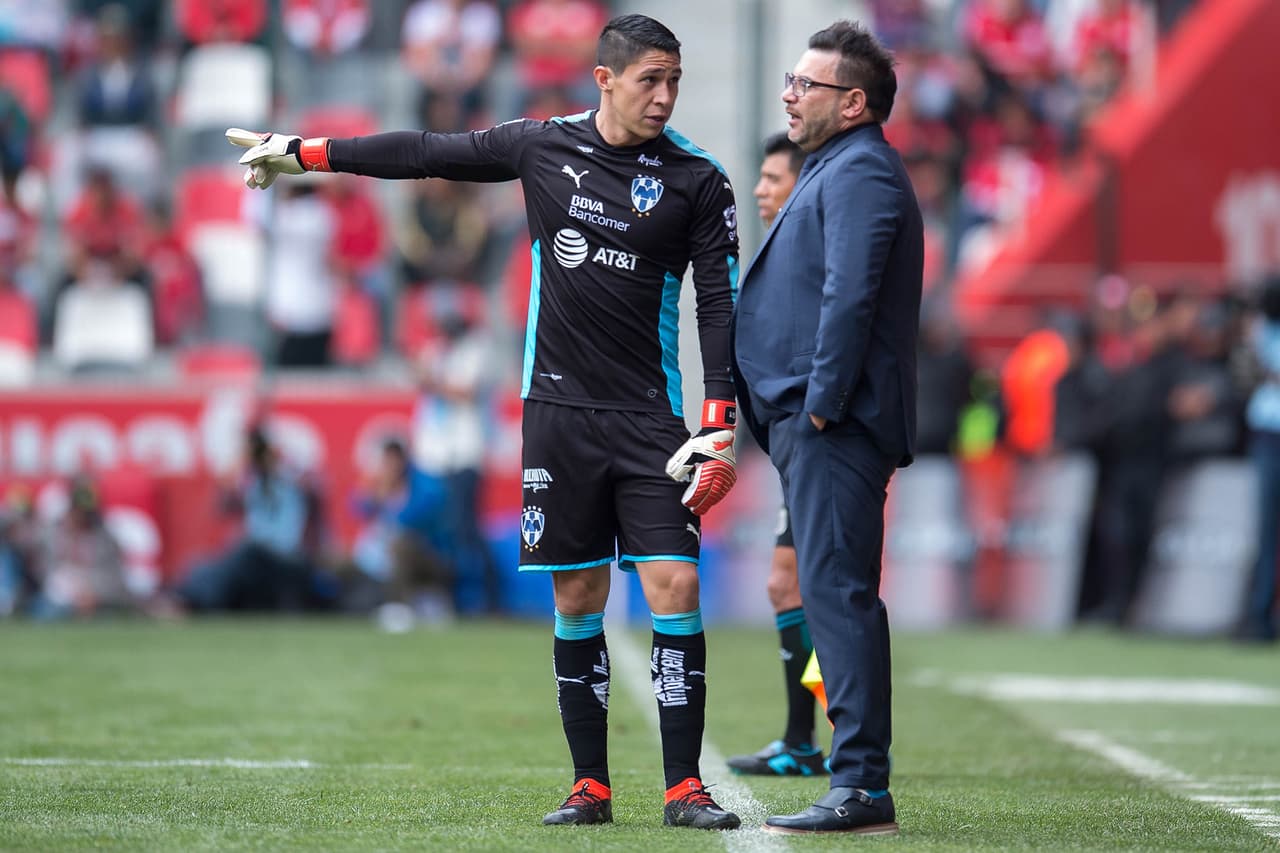 Monterrey hizo dos cambios al minuto 24 del segundo tiempo con la entrada de Urretaviscaya y del uruguayo Carlos Sánchez.