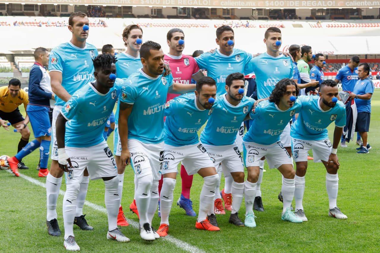 Los Gallos Blancos de Querétaro con su uniforme alternativo en busca de salir del fondo de la tabla del 
<a href="https://www.univision.com/deportes/futbol/liga-mx/*">Clausura 2019.</a>
