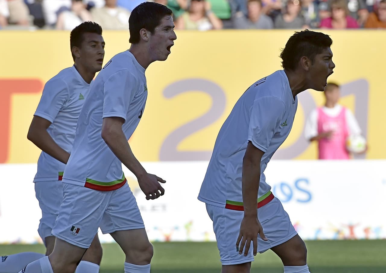 Espericueta se reivindicó tras el penal errado al anotar el tanto que acercó a México a los 60. Álvarez empató a los 68, Bueno dio la ventaja al "Tri" a los 90 y Martín Zúñiga resolvió en los descuentos.