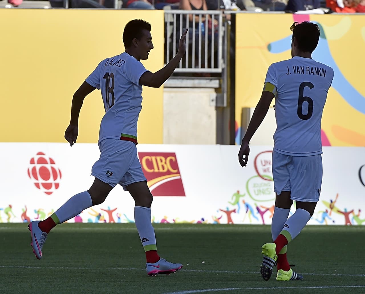 Para la segunda mitad, Gutiérrez ordenó dos sustituciones. Daniel Álvarez entró por Uvaldo Luna y Marco Bueno por Alfonso Tamay.