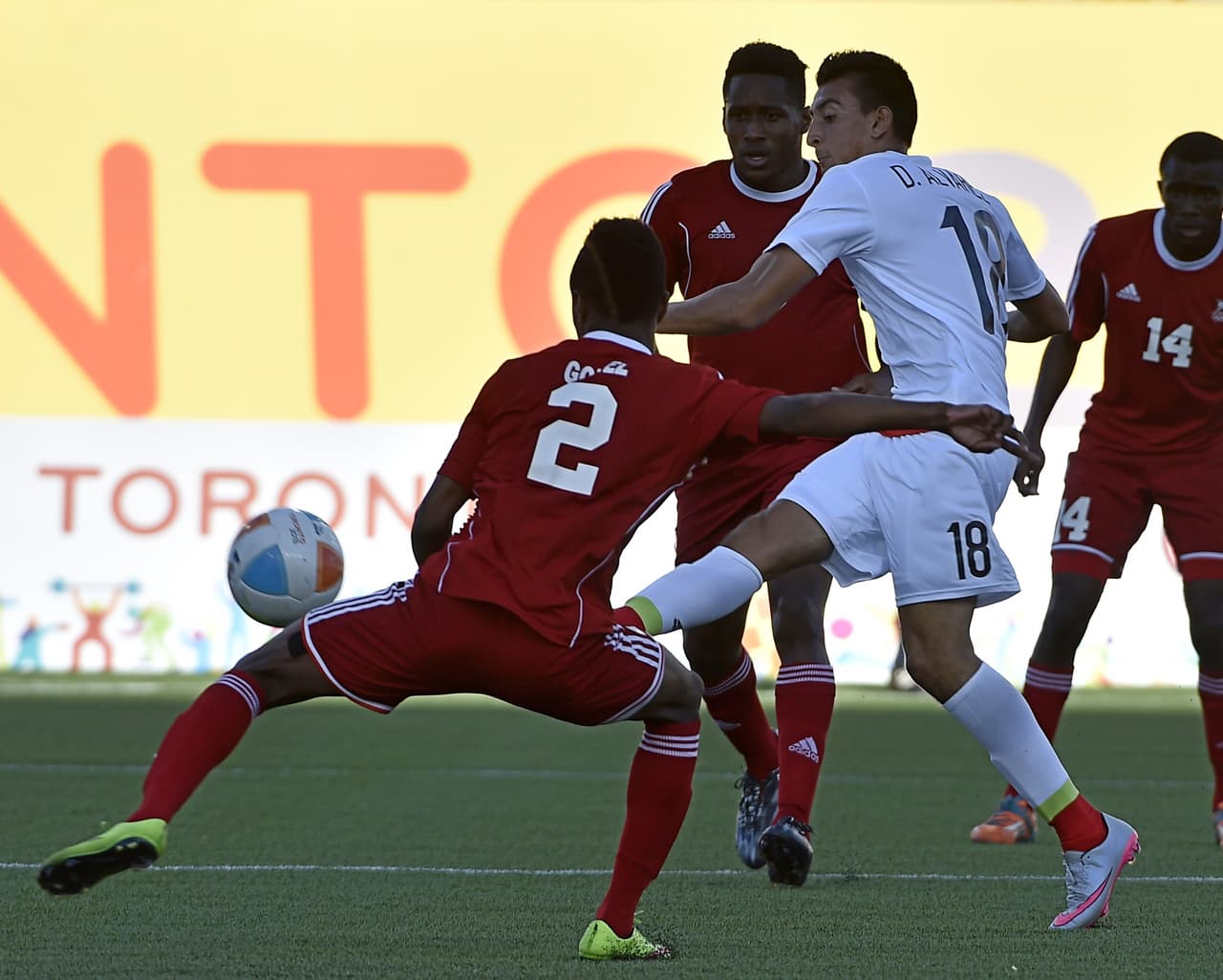 México se sobrepuso a un primer tiempo desastroso que lo había dejado en desventaja por dos goles, y terminó venciendo el martes 4-2 a Trinidad y Tobago en el fútbol de los Juegos Panamericanos.