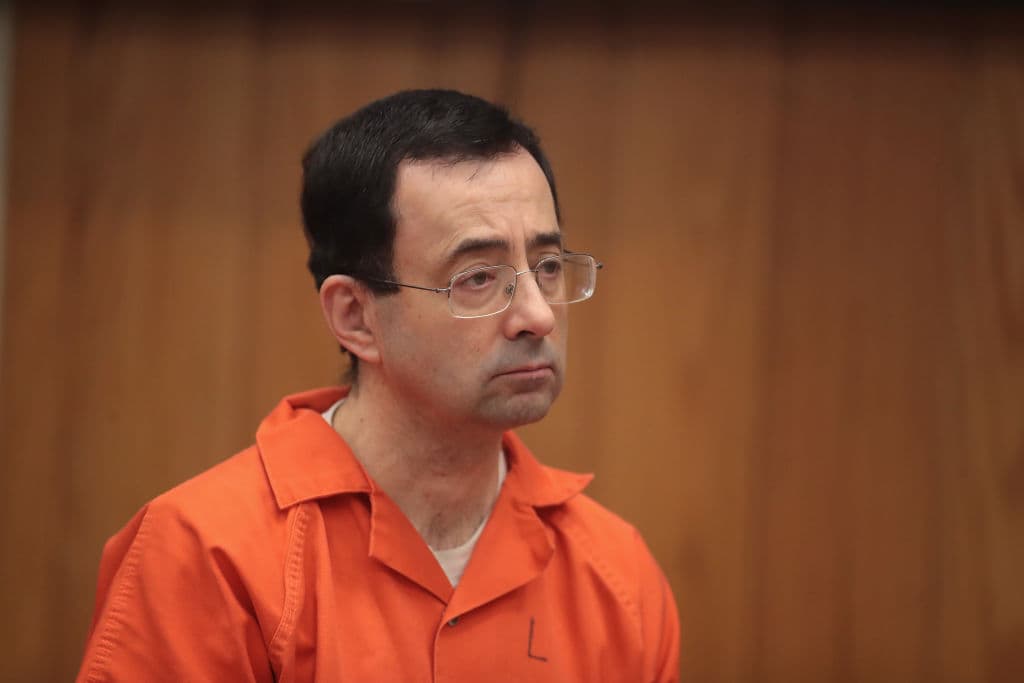<b>Larry Nassar, exmédico y terapeuta de la Selección de Gimnasia de Estados Unidos</b>
<br>Este médico fue sentenciado de 40 a 175 años de prisión por el abuso sexual de más de 300 atletas de entre 13 a 15 años durante los años 1998 al 2015. Algo inaudito en el mundo del deporte.