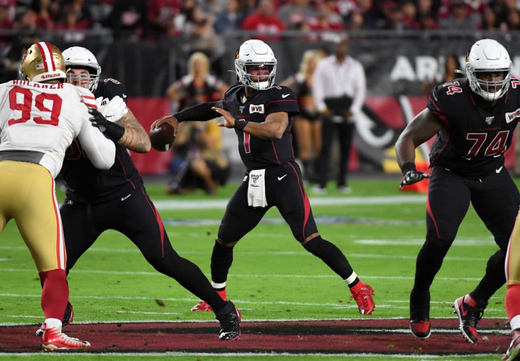 Los 49ers se confirman como candidatos al título, vencen 28-25 a los Cardinals que al final complicaron al equipo de Garoppolo.