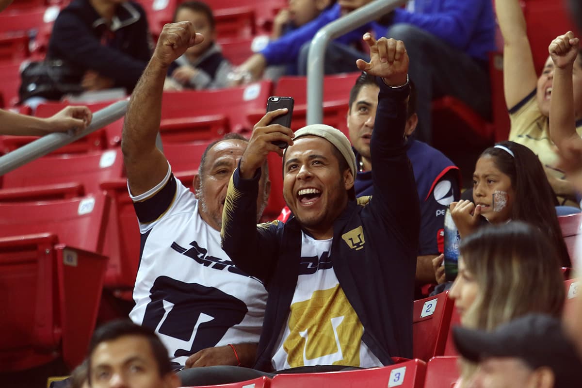 Foto de acción durante el partido Guadalajara vs Pachuca correspondiente a la Jornada 12 del torneo Apertura 2018 de la Liga BBVA Bancomer MX realizado en el estadio Akron. EN LA FOTO: