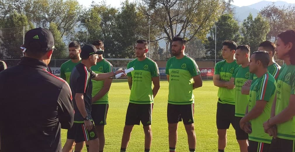 Con un trabajo de recuperación, la Selección Mexicana de Fútbol comenzó este su concentración de cara al partido del miércoles ante Senegal