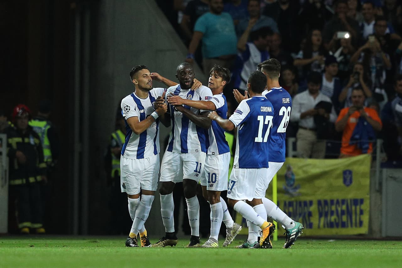 Corona, con la playera 17, fue desequilibrante en el ataque, pero no siempre preciso en los pases. Aún así, su equipo tenía la esperanza de llevarse el triunfo.