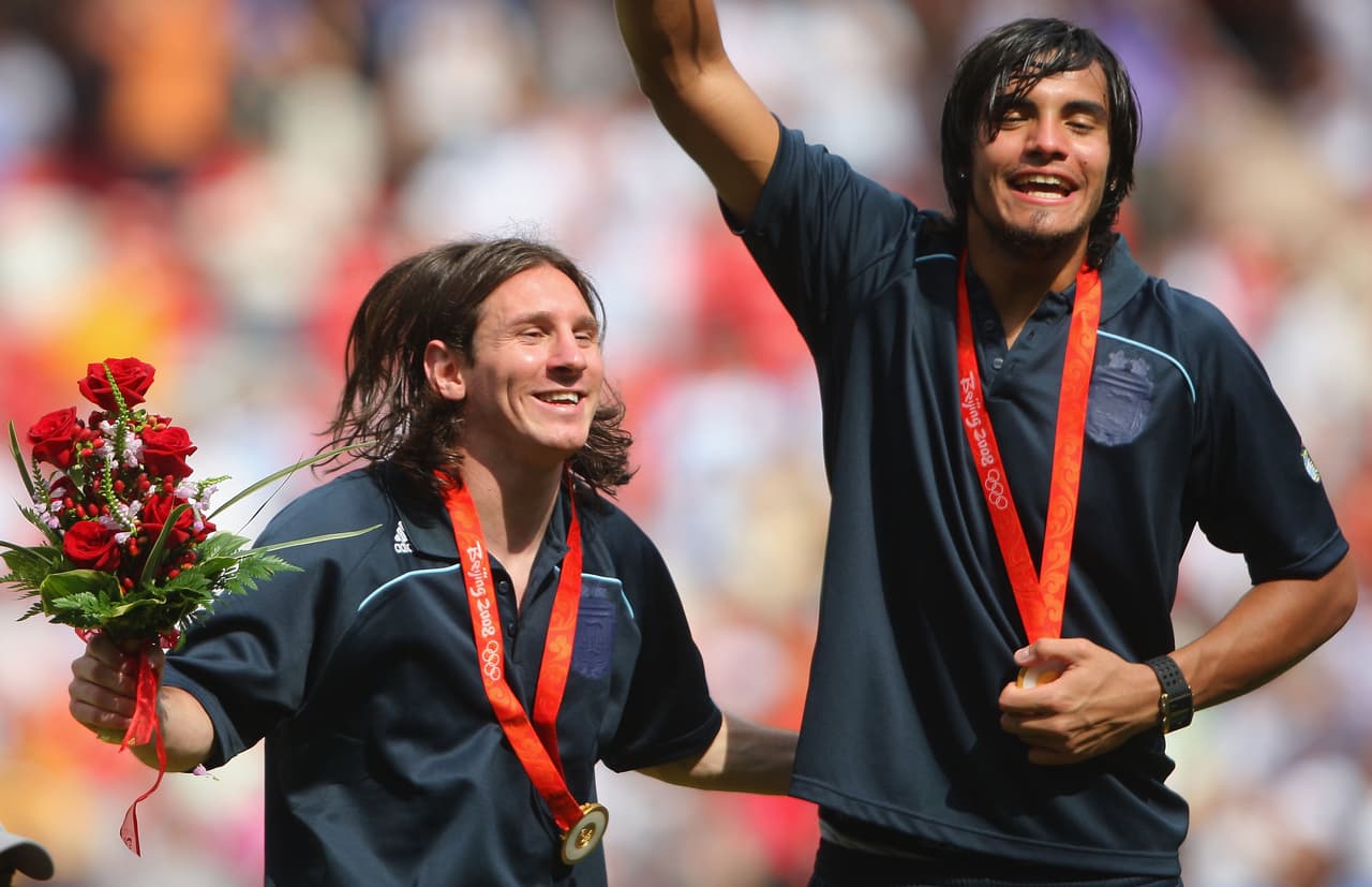 Con un título Mundial Sub'20 en Holanda 2005 y la medalla dorada en los Juegos Olímpicos de Pekín 2008 (Sub'23), Messi tendrá en el próximo año el desafío justo para quebrar el maleficio con la mayor albiceleste.