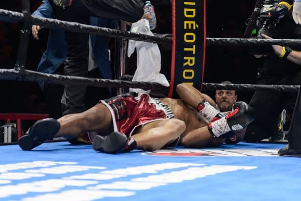 En el cuarto asalto una brutal combinación de Bertebiev terminó con la pelea, Campillo quedó tirado en la lona.