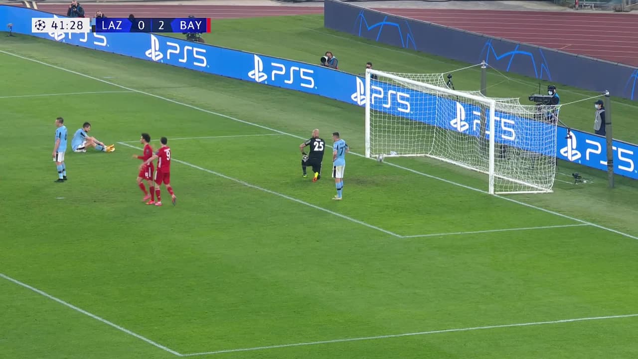 ¡TIRO ATAJADO! disparo por Kingsley Coman.