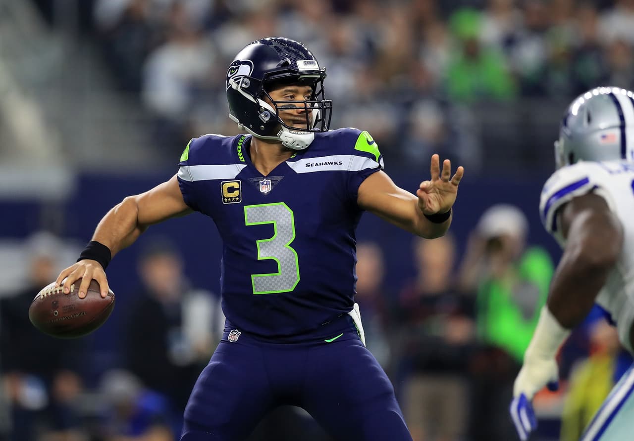 Russell Wilson completó 14 de 21 intentos y sólo sumó 93 yardas, pero concretó par de pases de anotación que fueron claves en la victoria del equipo.