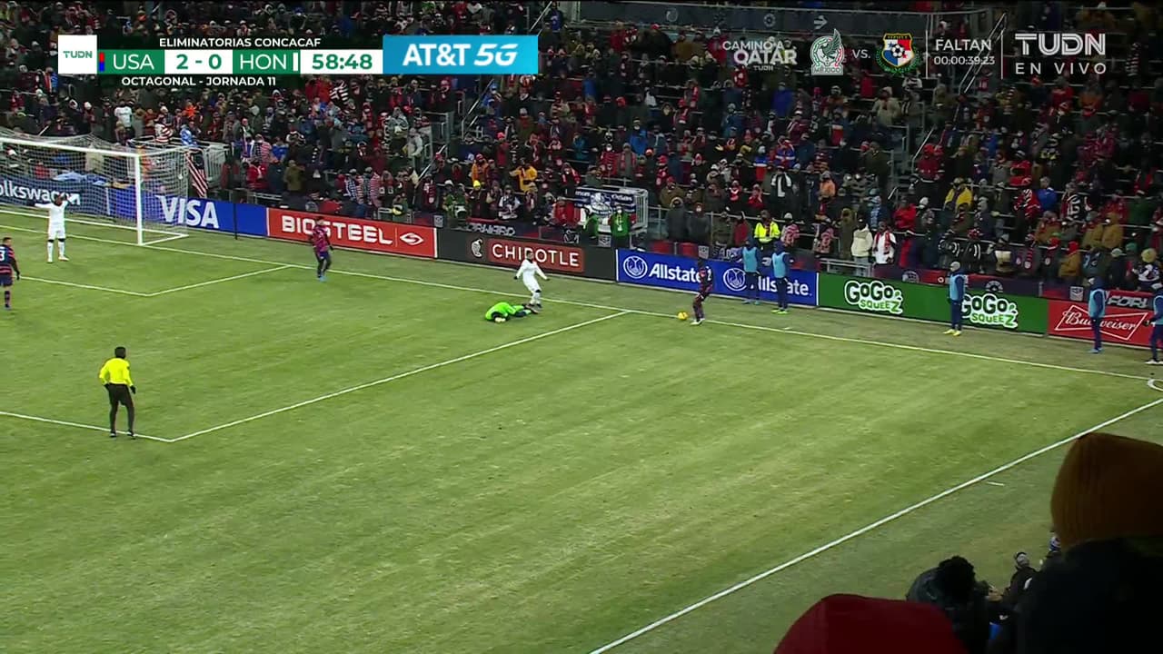¡TIRO ATAJADO! disparo por Jordan Morris.
