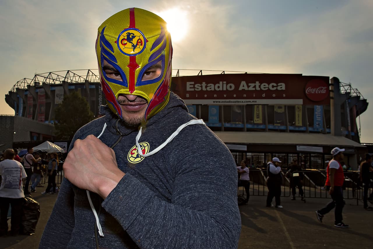 Las aficiones de América y Cruz Azul hicieron sentir su presencia en el Estadio Azteca para su enfrentamiento de Cuartos de Final por el Clausura 2019 en la Fase Final. Un gran ambiente, como de costumbre, estaban gestando los seguidores de ambos clubes capitalinos.