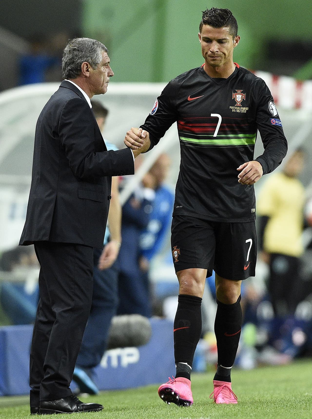 Fernando Santos elogia a Cristiano Ronaldo