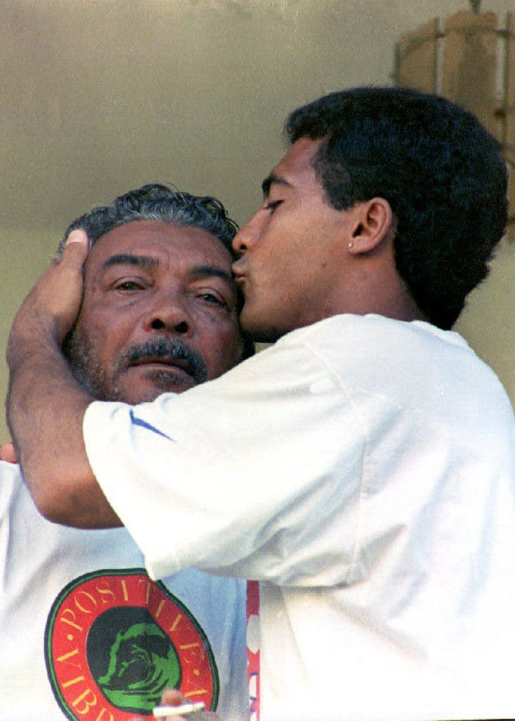 Para fortuna del jugador las autoridades brasileñas lograron rescatar a su padre 24 horas después sano y salvo. Cuando Romario se enteró de la noticia viajó a Brasil de inmediato, aunque antes dejó la promesa de regresar para marcarle al Sevilla con el Barça y lo cumplió.