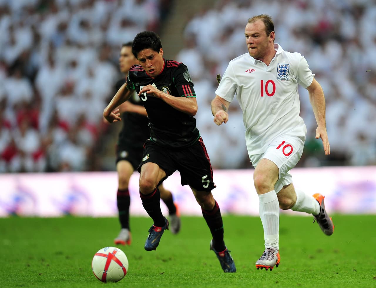 Derrota contra Inglaterra 3-1 en amistoso del 24 de mayo de 2010 previo a Sudáfrica. Solo se enfrentarían en el Mundial desde los octavos. Su único choque en Mundiales fue en 1966 con triunfo inglés.