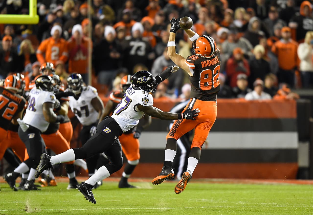 Dramático duelo se vivió en Cleveland donde los Ravens sacaron el partido 33-27 a los Browns. Checa las mejores tomas de este duelo de Lunes por la Noche.
