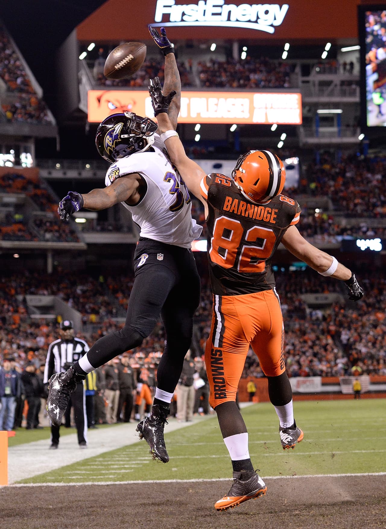 Dramático duelo se vivió en Cleveland donde los Ravens sacaron el partido 33-27 a los Browns. Checa las mejores tomas de este duelo de Lunes por la Noche.