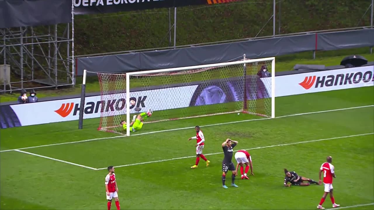 ¡CERCA! Gelson Martins disparó que se estrella en el poste.