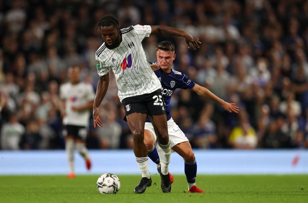 El equipo de Bielsa, Leeds Unitded, igualó 0 a 0 frente al Fulham y avanzó a Octavos de Final de la EFL Cup tras superarlo en los tiros desde los doce pasos.