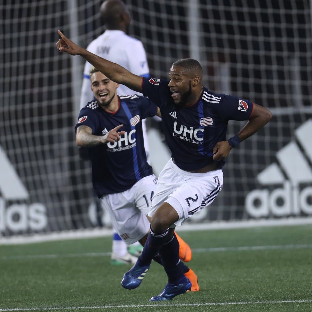 NE Revolution goleó sin piedad a un apático Montreal que jugó con 10 hombres por cerca de 80 minutos