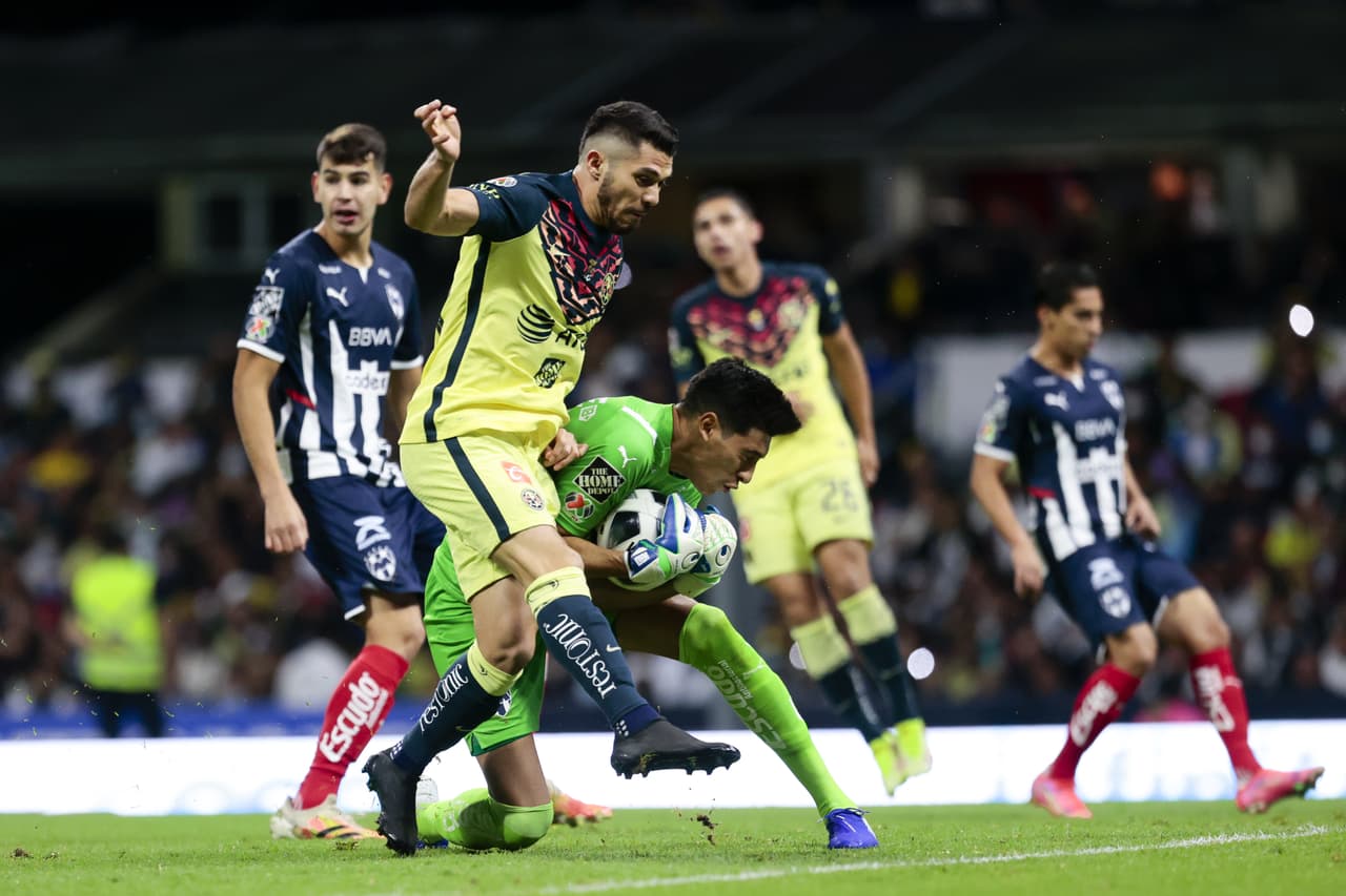 América sacó un empate ante Rayados con polémica inculida.