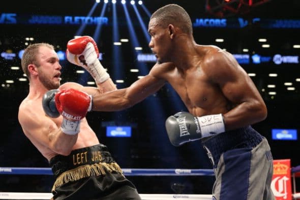 Jacobs mostró un gran poder y precisión, la pelea no pasó de las cinco vueltas.