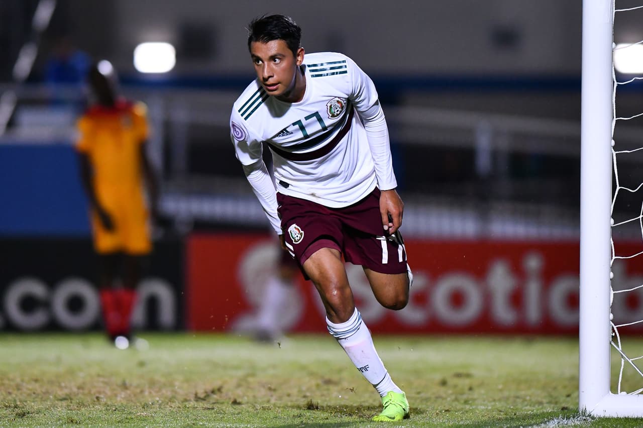 Y apenas a los 52 minutos, Edgar López marcaba su segunda anotación, con lo que ya el juego tomaba tintes de gran goleada horneándose a fuego lento con el 4-0 en los albores del segundo medio.