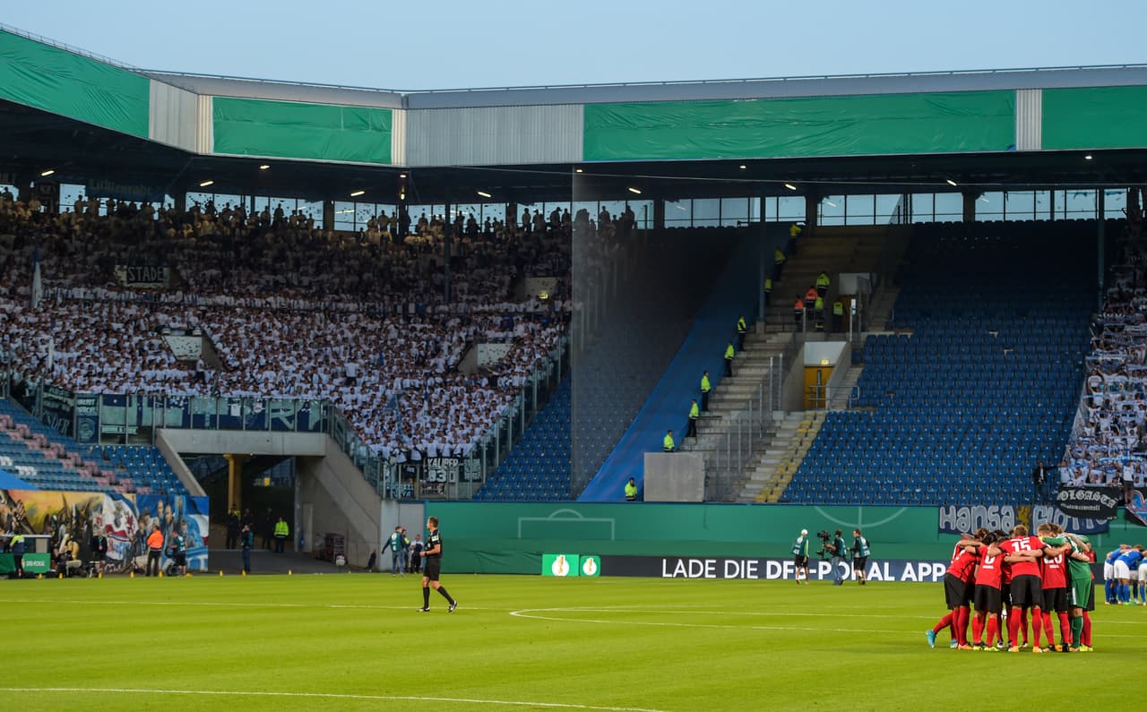 Se jugó en el Ostseestadion de Rostock con capacidad para 25 mil aficionados, aunque por seguridad se dejaron zonas vacías.