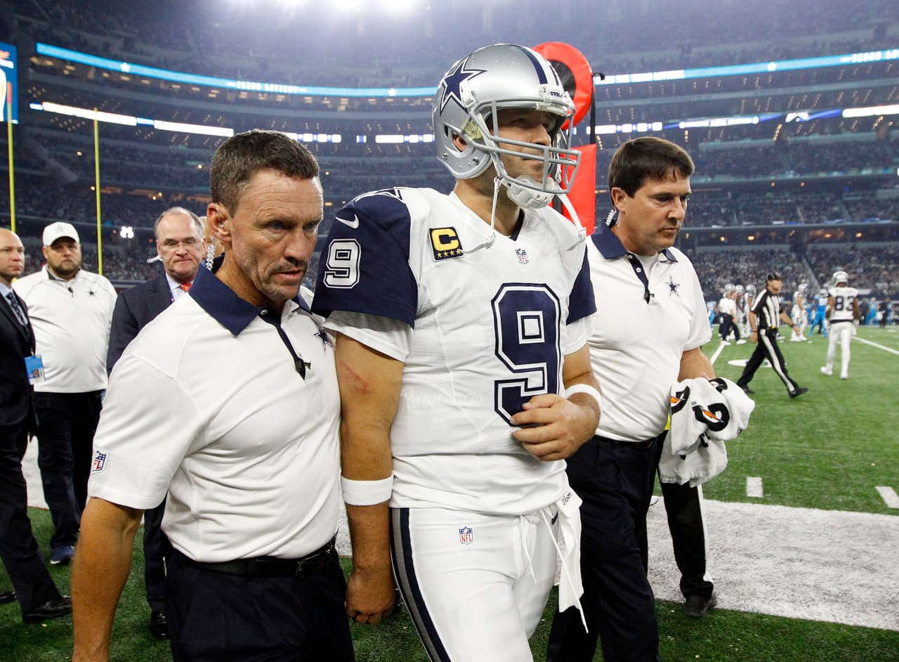 DALLAS COWBOYS - La imagen de la derrota no podía ser más clara. Ahora se comprueba que Tony Romo regresó a la actividad prematuramente, no estaba listo, volvió a fracturarse la clavícula haciendo caso omiso a la advertencia médica. La urgencia de triunfos precipitó las cosas y todo se acabó en 2015 para los Cowboys.