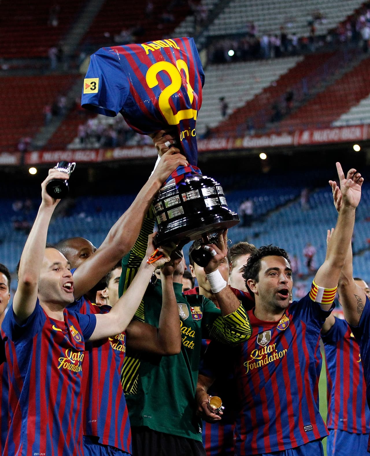En el 2012 volvió la sequía en el ámbito internacional, pero sin embargo el Barcelona de Iniesta se mantenía ganando en España. Ese año ganaron solo la Copa del Rey, dedicada especialmente a Eric Abidal.